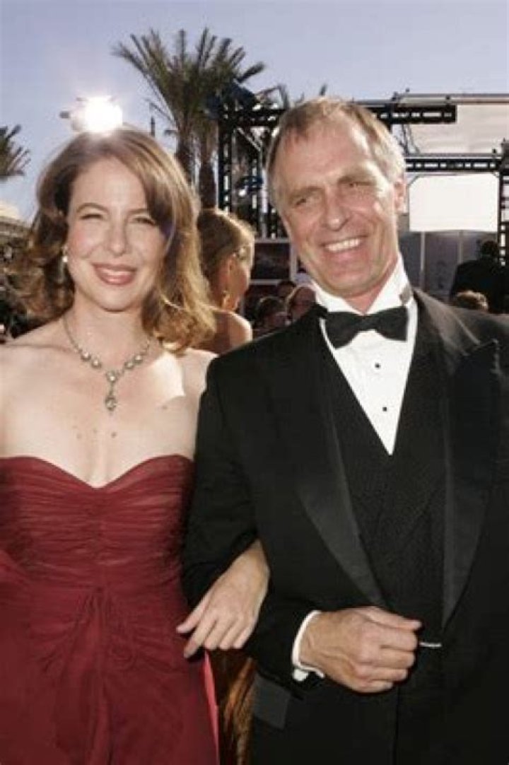 Exploring the Life and Career of Robin Weigert: Partner, Achievements, and More